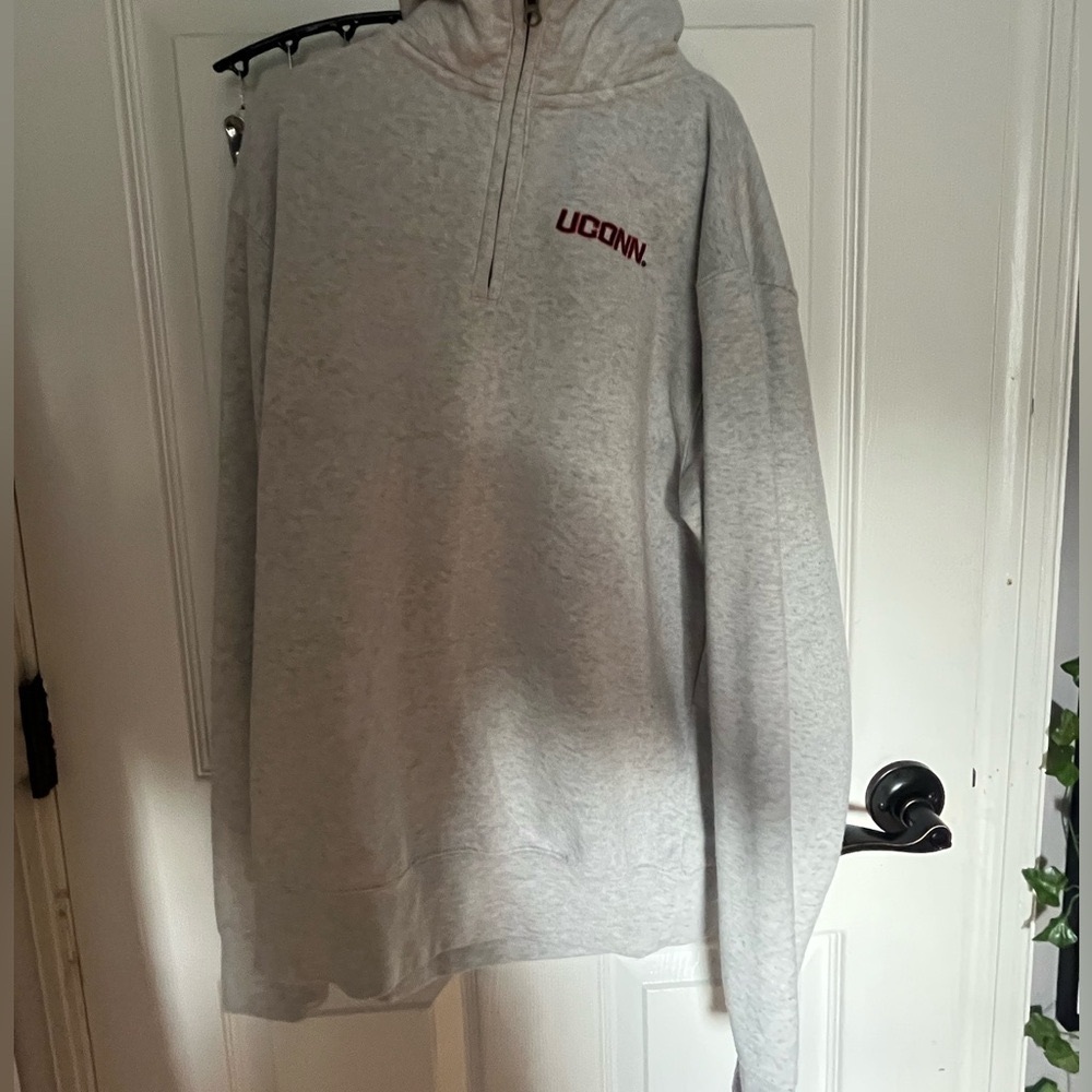 UCONN quarter zip